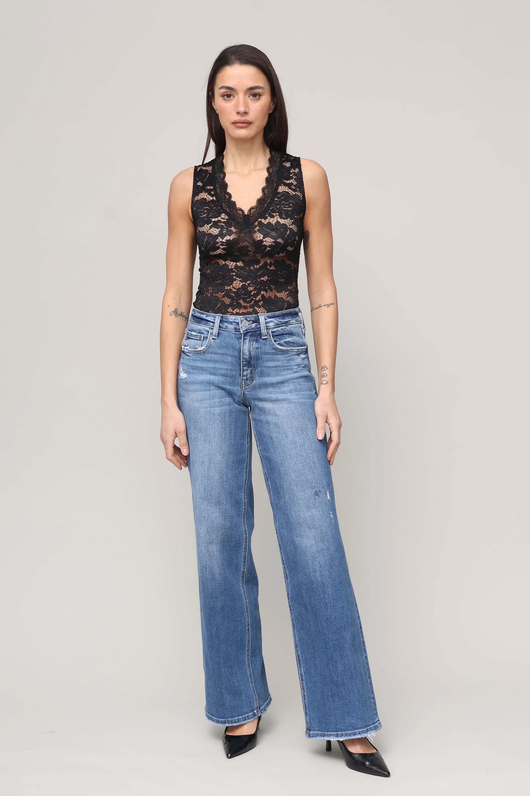Candace V-Neck Lace tank - Image 3