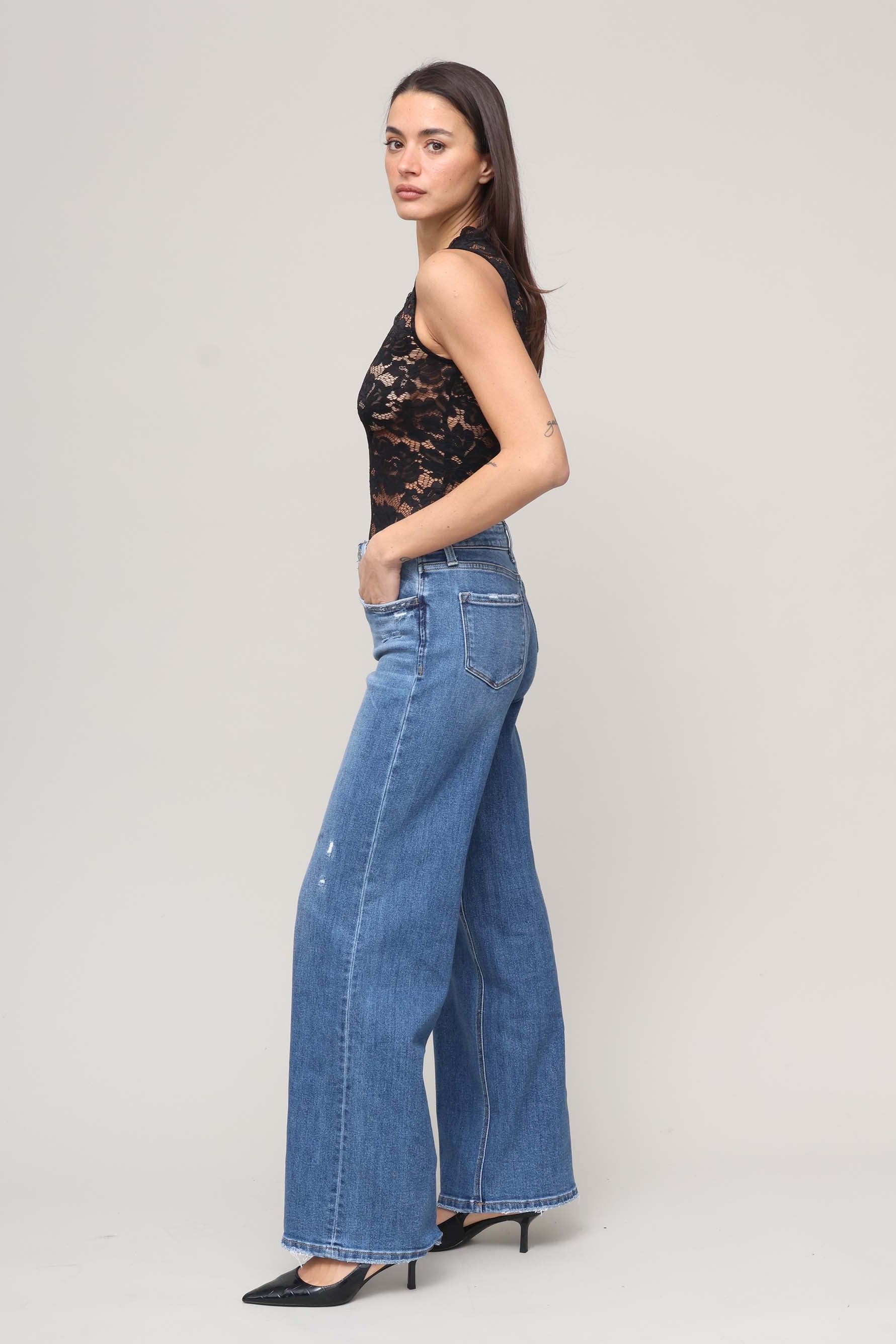 Candace V-Neck Lace tank - Image 4